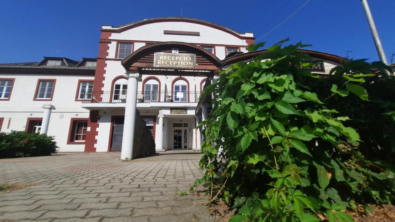 Park Hotel Harkany Exterior photo